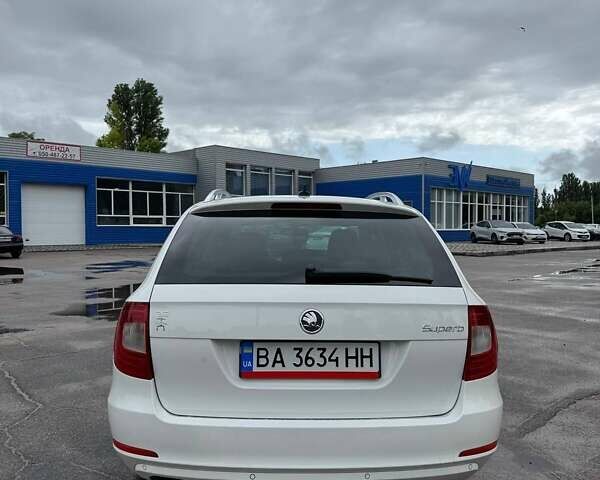 Белый Шкода Суперб, объемом двигателя 1.97 л и пробегом 240 тыс. км за 10600 $, фото 3 на Automoto.ua