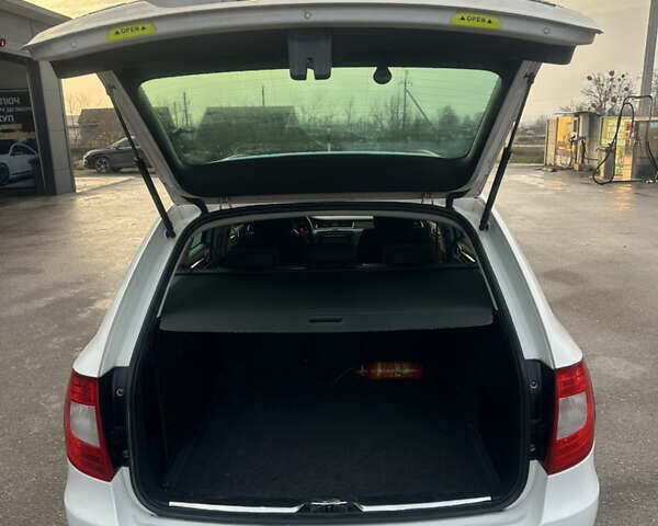 Белый Шкода Суперб, объемом двигателя 1.4 л и пробегом 178 тыс. км за 8000 $, фото 14 на Automoto.ua