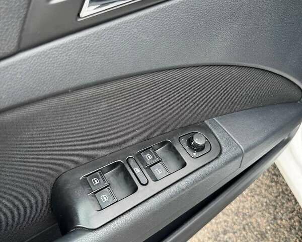 Белый Шкода Суперб, объемом двигателя 1.97 л и пробегом 240 тыс. км за 10600 $, фото 24 на Automoto.ua