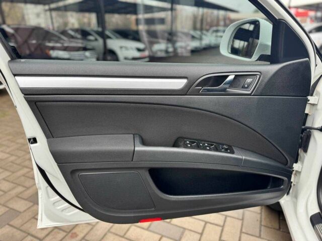 Белый Шкода Суперб, объемом двигателя 1.8 л и пробегом 111 тыс. км за 10000 $, фото 9 на Automoto.ua