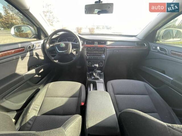 Белый Шкода Суперб, объемом двигателя 2 л и пробегом 390 тыс. км за 7799 $, фото 5 на Automoto.ua