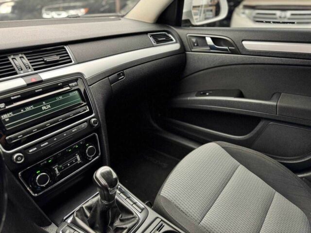 Белый Шкода Суперб, объемом двигателя 1.8 л и пробегом 111 тыс. км за 10000 $, фото 11 на Automoto.ua