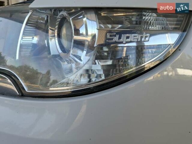 Белый Шкода Суперб, объемом двигателя 1.97 л и пробегом 219 тыс. км за 8900 $, фото 13 на Automoto.ua