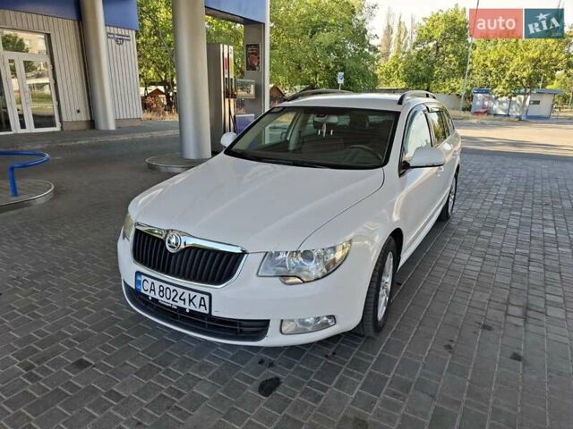 Белый Шкода Суперб, объемом двигателя 1.97 л и пробегом 219 тыс. км за 8900 $, фото 1 на Automoto.ua