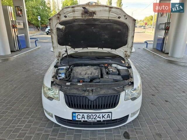 Белый Шкода Суперб, объемом двигателя 1.97 л и пробегом 219 тыс. км за 8900 $, фото 30 на Automoto.ua