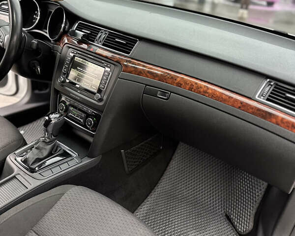 Белый Шкода Суперб, объемом двигателя 2 л и пробегом 291 тыс. км за 9400 $, фото 13 на Automoto.ua