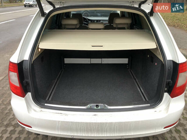 Белый Шкода Суперб, объемом двигателя 1.6 л и пробегом 242 тыс. км за 9800 $, фото 28 на Automoto.ua