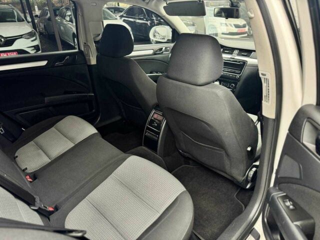 Белый Шкода Суперб, объемом двигателя 1.8 л и пробегом 111 тыс. км за 10000 $, фото 14 на Automoto.ua