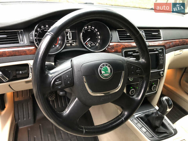 Белый Шкода Суперб, объемом двигателя 1.6 л и пробегом 242 тыс. км за 9800 $, фото 18 на Automoto.ua