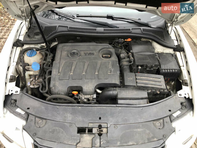 Белый Шкода Суперб, объемом двигателя 1.6 л и пробегом 242 тыс. км за 9800 $, фото 36 на Automoto.ua