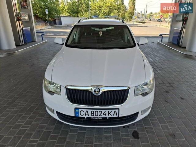 Белый Шкода Суперб, объемом двигателя 1.97 л и пробегом 219 тыс. км за 8900 $, фото 2 на Automoto.ua