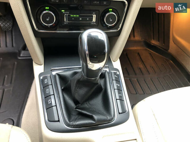 Белый Шкода Суперб, объемом двигателя 1.6 л и пробегом 242 тыс. км за 9800 $, фото 16 на Automoto.ua