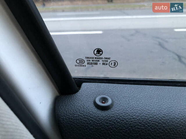 Белый Шкода Суперб, объемом двигателя 1.6 л и пробегом 242 тыс. км за 9800 $, фото 33 на Automoto.ua