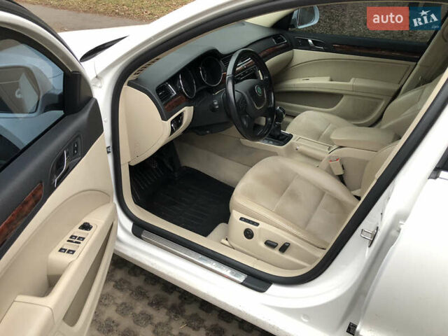 Белый Шкода Суперб, объемом двигателя 1.6 л и пробегом 242 тыс. км за 9800 $, фото 8 на Automoto.ua