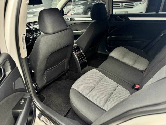 Белый Шкода Суперб, объемом двигателя 1.8 л и пробегом 111 тыс. км за 10000 $, фото 12 на Automoto.ua