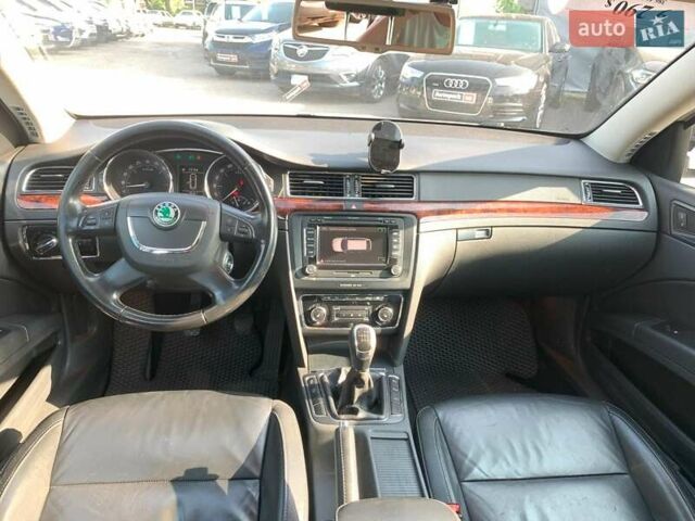 Білий Шкода Суперб, об'ємом двигуна 2 л та пробігом 284 тис. км за 8790 $, фото 35 на Automoto.ua