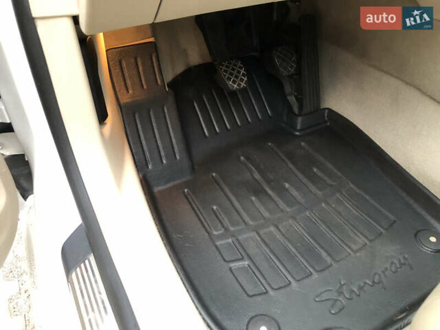 Белый Шкода Суперб, объемом двигателя 1.6 л и пробегом 242 тыс. км за 9800 $, фото 26 на Automoto.ua