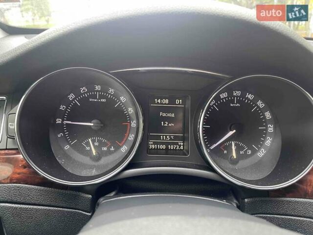 Белый Шкода Суперб, объемом двигателя 2 л и пробегом 390 тыс. км за 7799 $, фото 3 на Automoto.ua