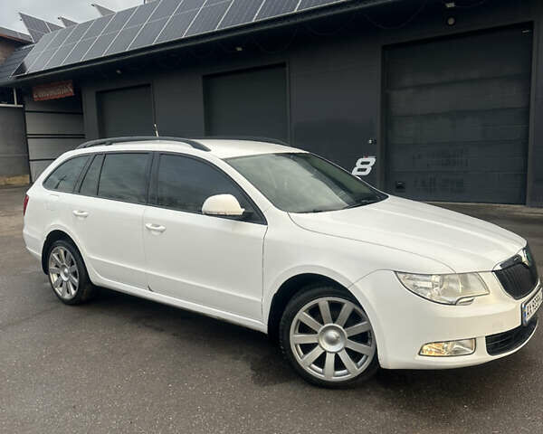 Белый Шкода Суперб, объемом двигателя 1.4 л и пробегом 178 тыс. км за 8000 $, фото 3 на Automoto.ua