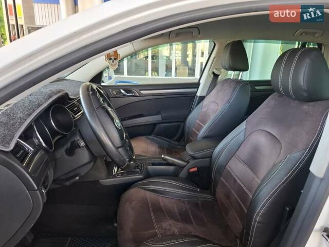 Белый Шкода Суперб, объемом двигателя 1.97 л и пробегом 219 тыс. км за 8900 $, фото 14 на Automoto.ua