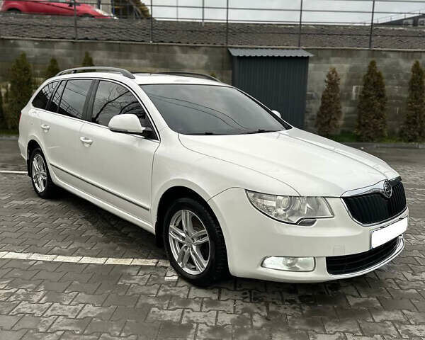 Белый Шкода Суперб, объемом двигателя 2 л и пробегом 291 тыс. км за 9400 $, фото 2 на Automoto.ua