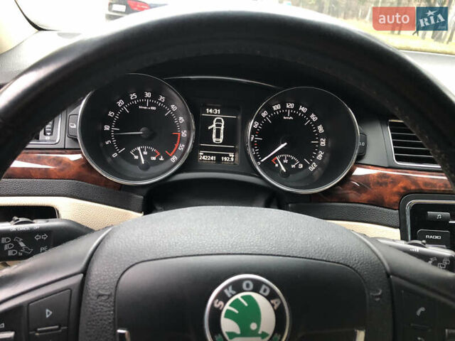 Белый Шкода Суперб, объемом двигателя 1.6 л и пробегом 242 тыс. км за 9800 $, фото 14 на Automoto.ua