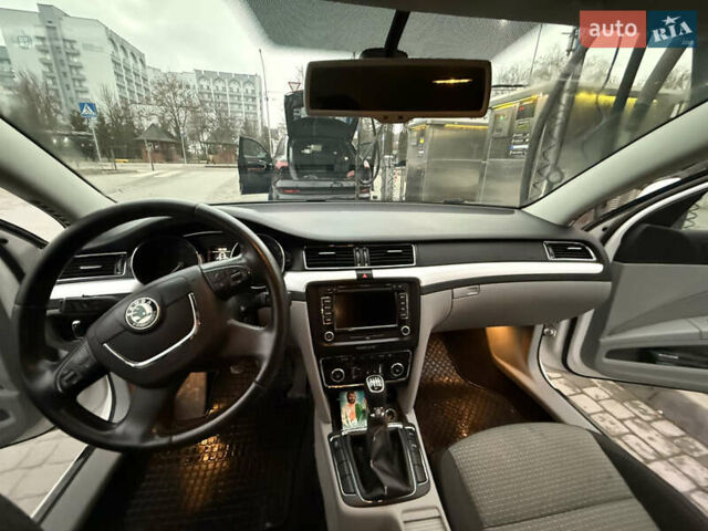 Белый Шкода Суперб, объемом двигателя 1.97 л и пробегом 309 тыс. км за 10499 $, фото 22 на Automoto.ua
