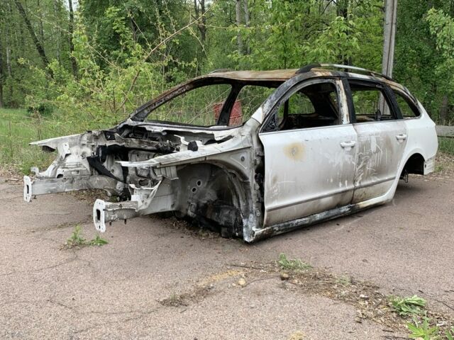 Білий Шкода Суперб, об'ємом двигуна 1.8 л та пробігом 150 тис. км за 1500 $, фото 4 на Automoto.ua