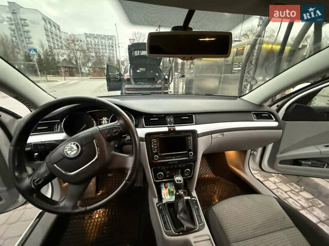 Белый Шкода Суперб, объемом двигателя 1.97 л и пробегом 309 тыс. км за 10499 $, фото 21 на Automoto.ua