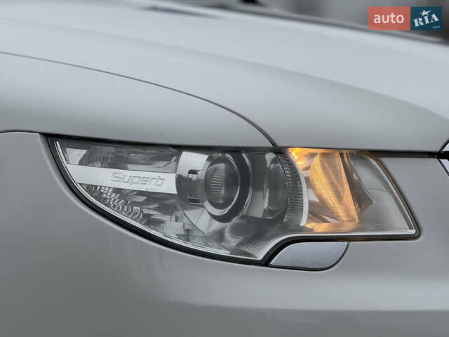 Білий Шкода Суперб, об'ємом двигуна 2 л та пробігом 317 тис. км за 12900 $, фото 4 на Automoto.ua