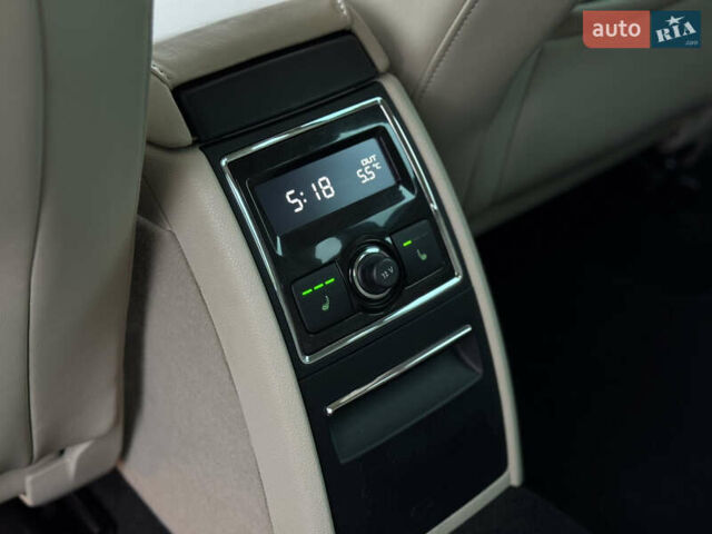 Білий Шкода Суперб, об'ємом двигуна 2 л та пробігом 317 тис. км за 12900 $, фото 44 на Automoto.ua