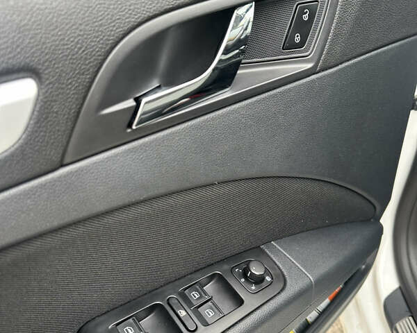 Шкода Суперб 2012 у Рівному на Automoto.ua Білий Шкода Суперб, об'ємом двигуна 2 л та пробігом 198 тис. км за 12500 $, фото 15 на Automoto.ua