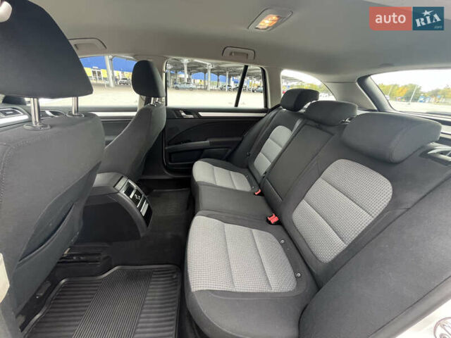 Белый Шкода Суперб, объемом двигателя 1.8 л и пробегом 241 тыс. км за 7300 $, фото 20 на Automoto.ua