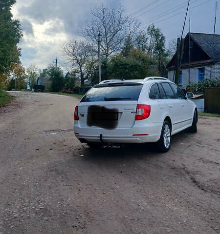 Белый Шкода Суперб, объемом двигателя 2 л и пробегом 280 тыс. км за 10700 $, фото 1 на Automoto.ua