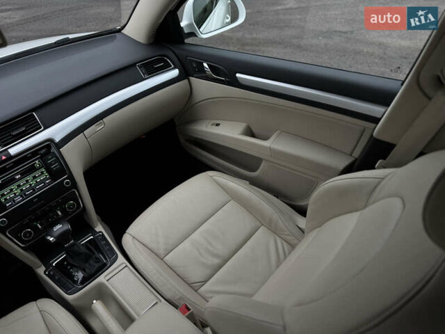 Білий Шкода Суперб, об'ємом двигуна 2 л та пробігом 317 тис. км за 12900 $, фото 30 на Automoto.ua