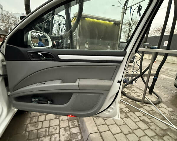 Белый Шкода Суперб, объемом двигателя 1.97 л и пробегом 309 тыс. км за 10499 $, фото 12 на Automoto.ua