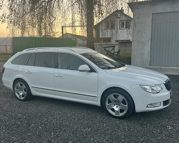 Белый Шкода Суперб, объемом двигателя 1.6 л и пробегом 260 тыс. км за 11600 $, фото 3 на Automoto.ua