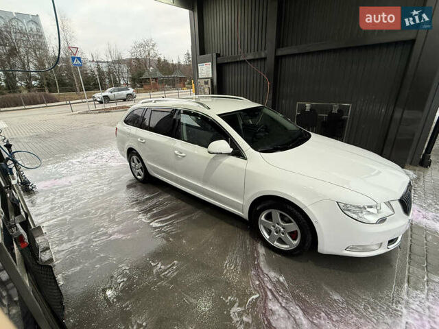 Белый Шкода Суперб, объемом двигателя 1.97 л и пробегом 309 тыс. км за 10499 $, фото 3 на Automoto.ua