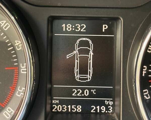 Білий Шкода Суперб, об'ємом двигуна 2 л та пробігом 203 тис. км за 10300 $, фото 14 на Automoto.ua