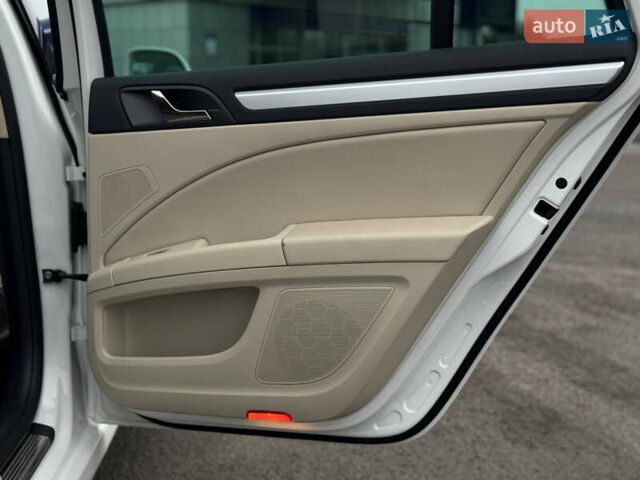 Білий Шкода Суперб, об'ємом двигуна 2 л та пробігом 317 тис. км за 12900 $, фото 47 на Automoto.ua