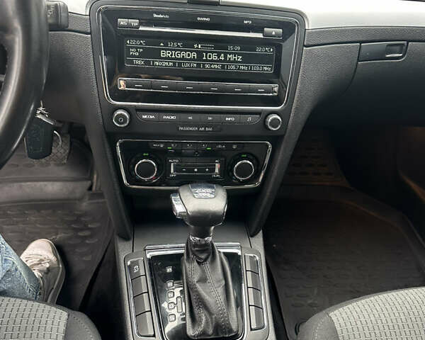 Шкода Суперб 2012 у Рівному на Automoto.ua Білий Шкода Суперб, об'ємом двигуна 2 л та пробігом 198 тис. км за 12500 $, фото 13 на Automoto.ua