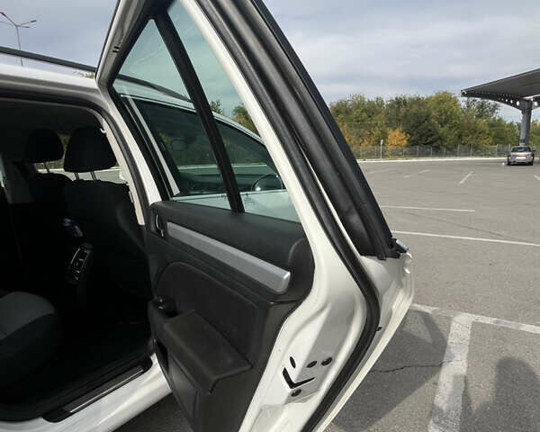 Белый Шкода Суперб, объемом двигателя 1.8 л и пробегом 241 тыс. км за 7300 $, фото 24 на Automoto.ua