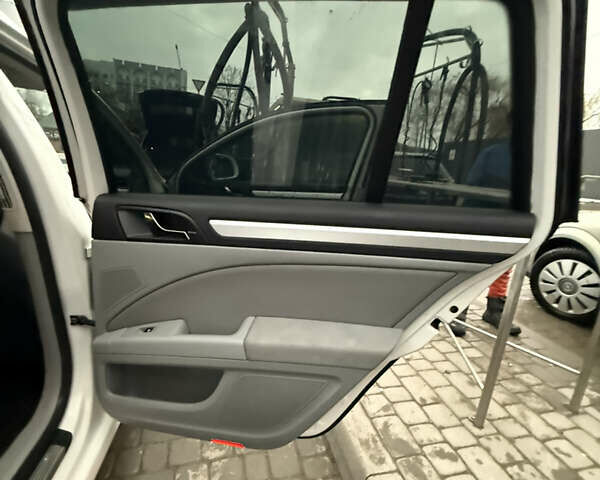 Белый Шкода Суперб, объемом двигателя 1.97 л и пробегом 309 тыс. км за 10499 $, фото 13 на Automoto.ua