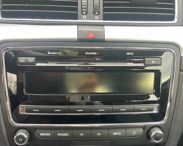 Белый Шкода Суперб, объемом двигателя 1.8 л и пробегом 241 тыс. км за 7300 $, фото 17 на Automoto.ua