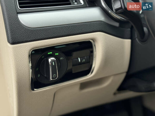 Білий Шкода Суперб, об'ємом двигуна 2 л та пробігом 317 тис. км за 12900 $, фото 35 на Automoto.ua