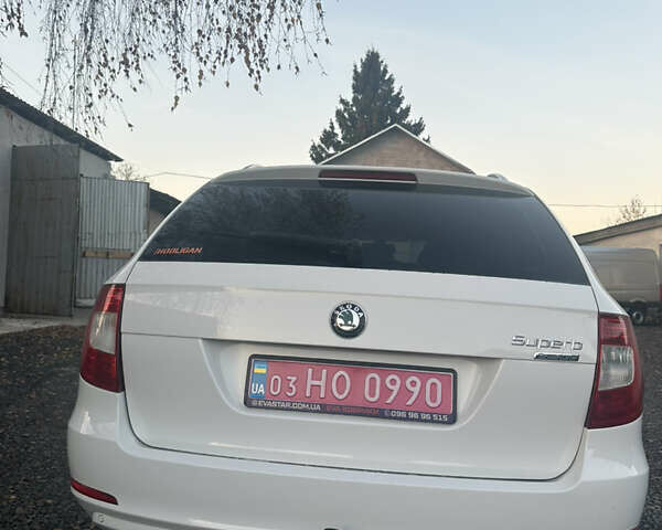 Белый Шкода Суперб, объемом двигателя 1.6 л и пробегом 260 тыс. км за 11600 $, фото 5 на Automoto.ua