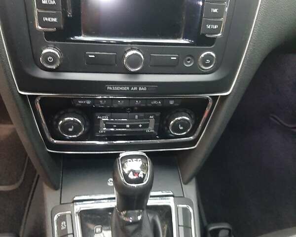 Білий Шкода Суперб, об'ємом двигуна 1.97 л та пробігом 251 тис. км за 12100 $, фото 14 на Automoto.ua