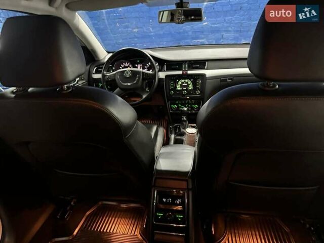 Белый Шкода Суперб, объемом двигателя 1.97 л и пробегом 253 тыс. км за 14599 $, фото 10 на Automoto.ua