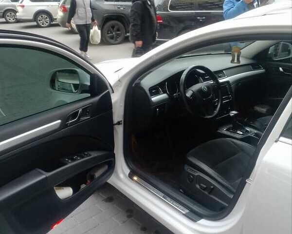 Білий Шкода Суперб, об'ємом двигуна 2 л та пробігом 275 тис. км за 12100 $, фото 4 на Automoto.ua