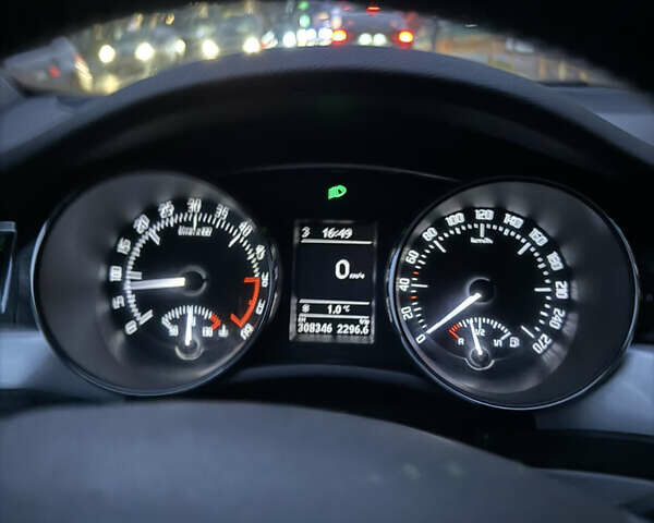 Белый Шкода Суперб, объемом двигателя 1.97 л и пробегом 309 тыс. км за 10499 $, фото 26 на Automoto.ua